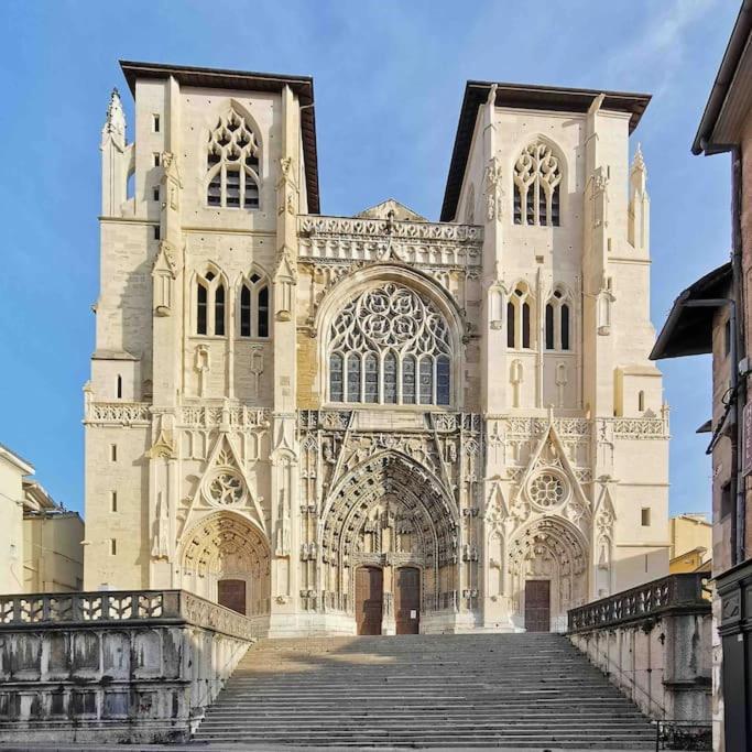 Magnifique T2 Place De La Cathedrale Et Passerelle Apartment